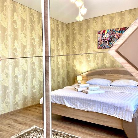 Apartpoltava Новий Будинок, В Самому Центрі 2-Окремі Кімнати, Панорамний Балкон Ngoại thất bức ảnh