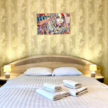 Apartpoltava Новий Будинок, В Самому Центрі 2-Окремі Кімнати, Панорамний Балкон Ngoại thất bức ảnh